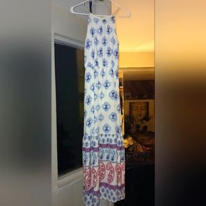 Size 7 Long flowing White/patterned Dress